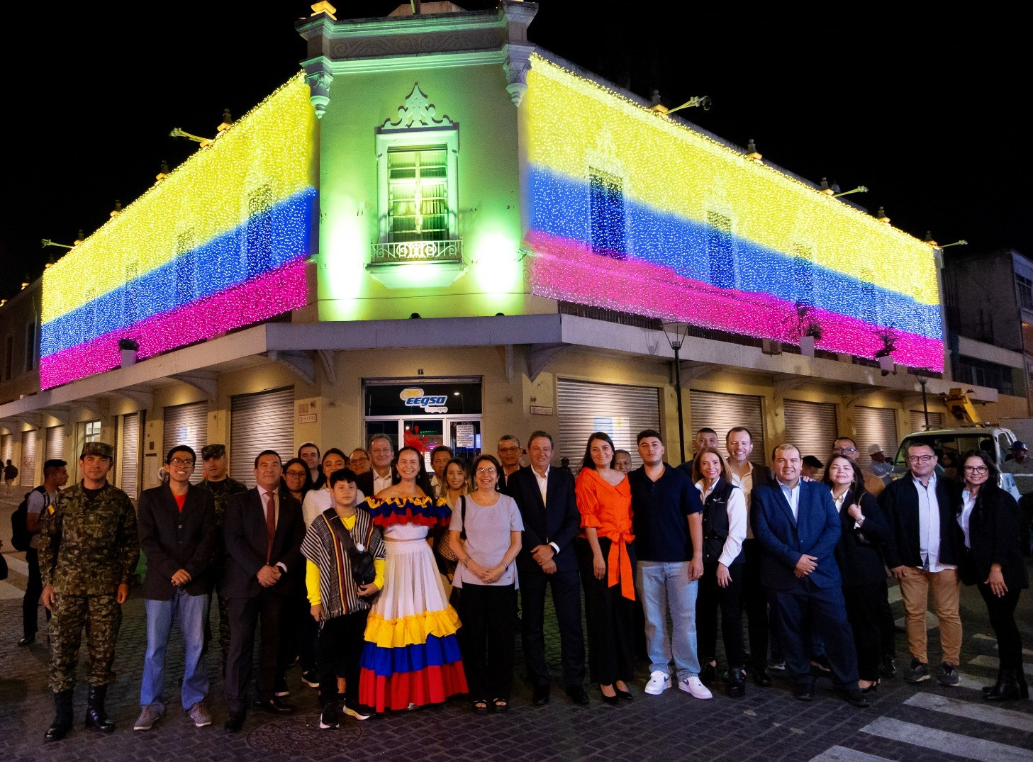 EEGSA Ilumina Su Edificio Administrativo Con Los Colores De La Bandera De Colombia En Homenaje A Su Independencia2